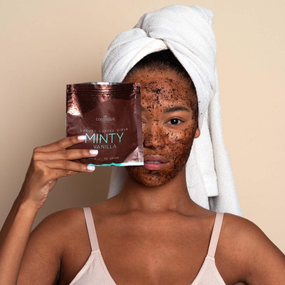 Cocosolis Luxury Coffee Scrub Box Cutie de lux cu 4 scrub-uri naturale organice - 3 pentru corp și 1 pentru față