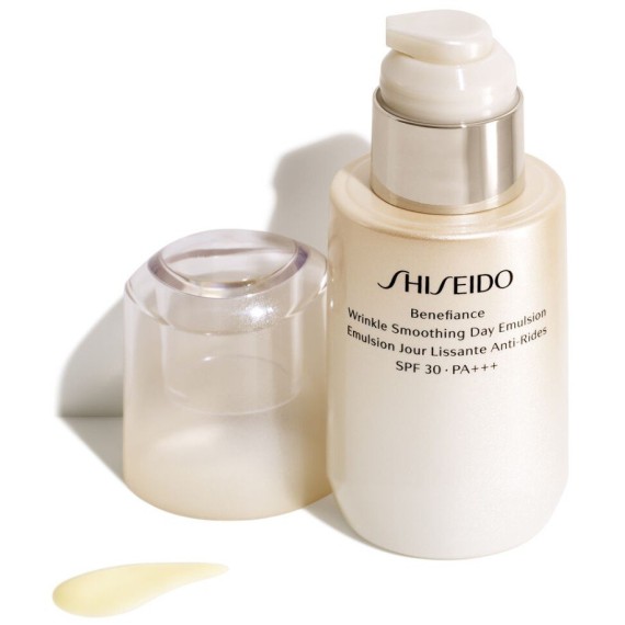 Shiseido Benefiance Wrinkle Smoothing Day Emulsion SPF 30 Emulsie de zi pentru față